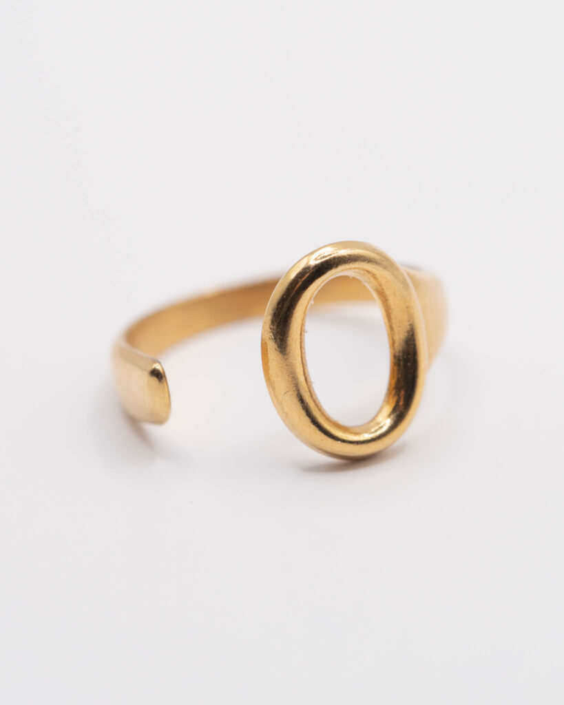 Half open ring met rondje